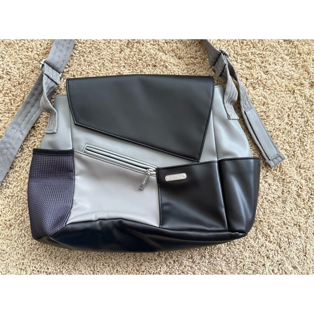 Baggallini Color Blocking Geometric Flap Crossbody Venice Collection Black Gray - Picture 5 of 14